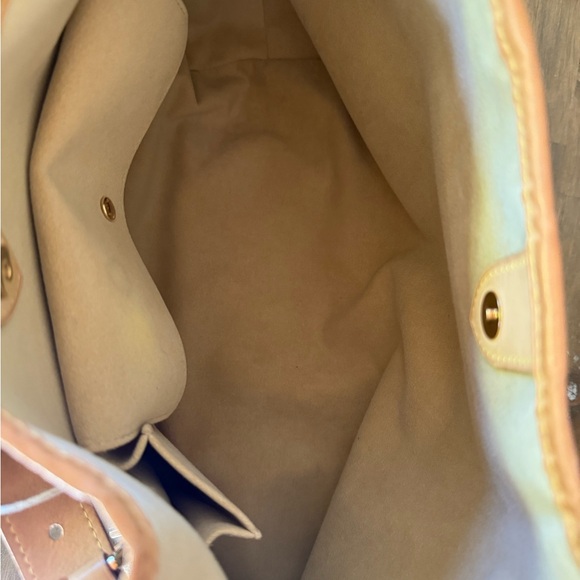 Louis Vuitton Galleria PM Monogram - Picture 8 of 11